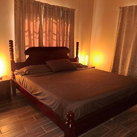 Banyan Rose Room 3 Orange Walk Exterior foto