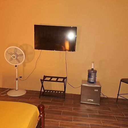 Banyan Rose Room 3 Orange Walk Exterior foto