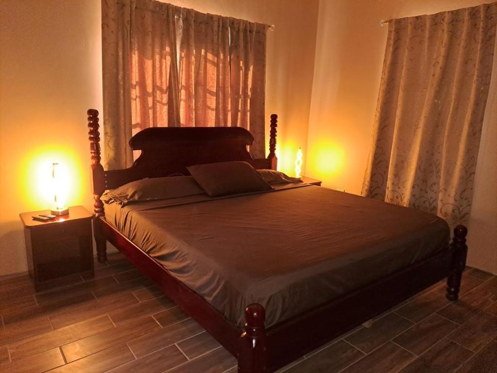 Banyan Rose Room 3 Orange Walk Exterior foto